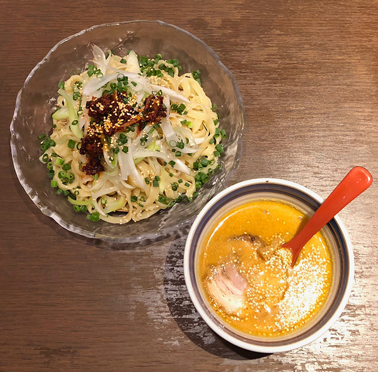 冷やし辛葱味噌つけ麺 880円